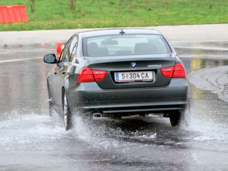  BMW 320d xDrive Sedan 2008 года  (фото 3 из 10)